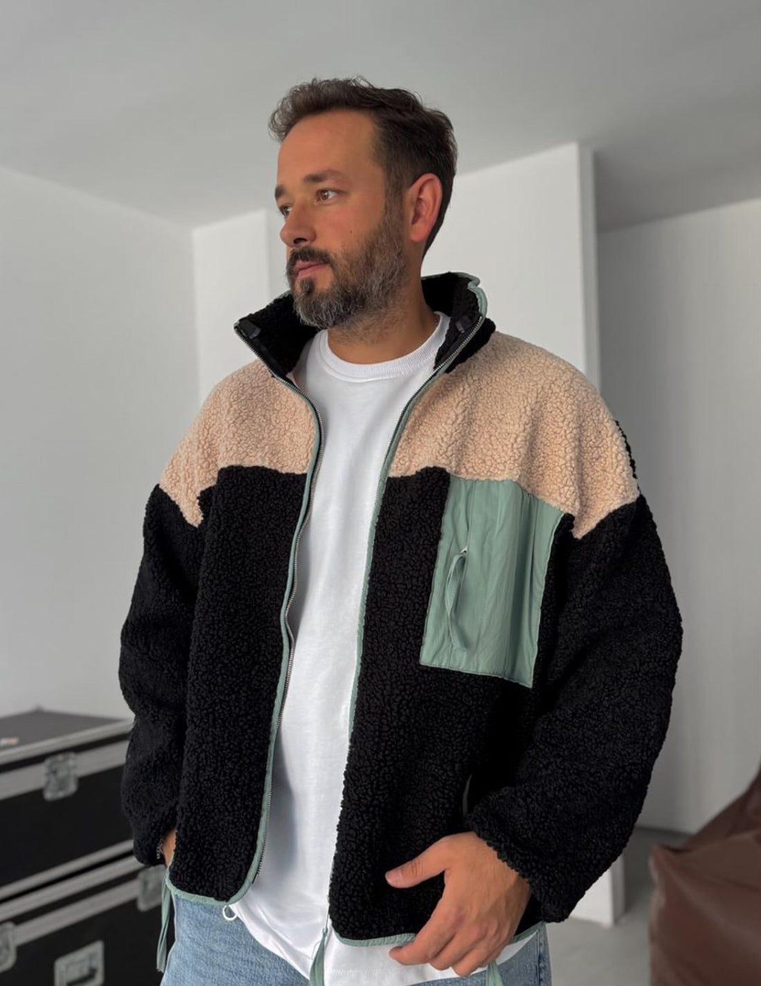 Side pocket zippered jacket - black  0088