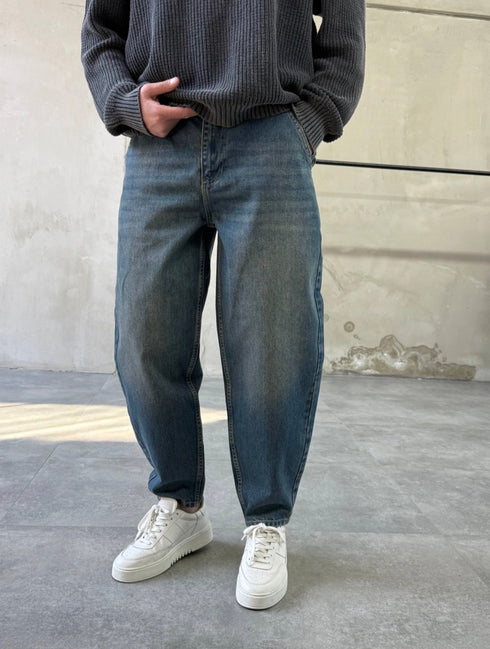 Relaxed Mom Fit Tapered Jeans