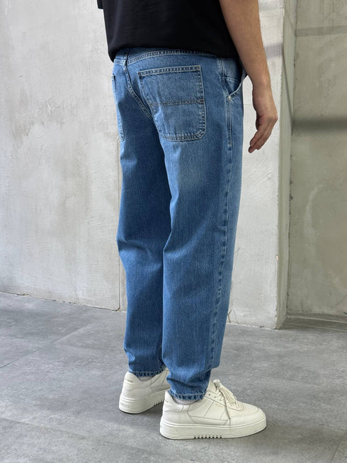 Relaxed Mom Fit Tapered Jeans