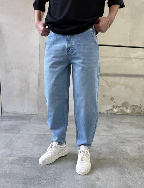 Relaxed Mom Fit Tapered Jeans