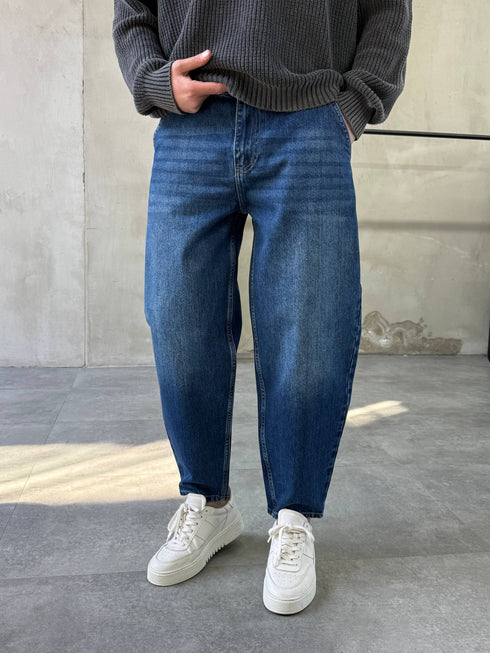 Relaxed Mom Fit Tapered Jeans