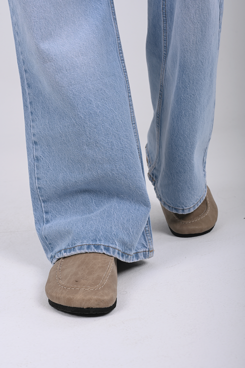 Relaxed Fit Light Wash Jeans- (P-0333)