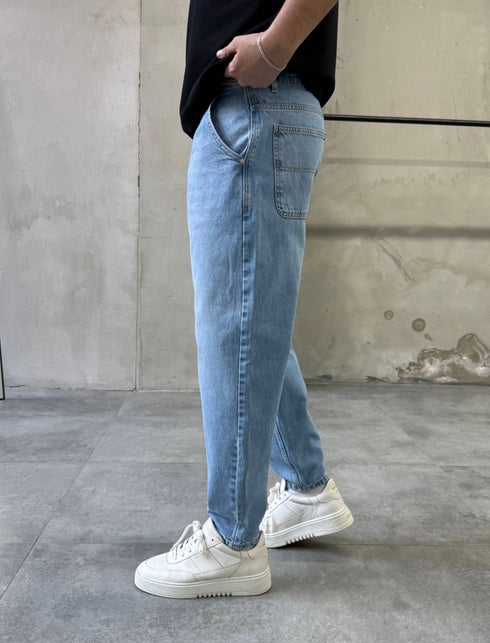 Relaxed Mom Fit Tapered Jeans
