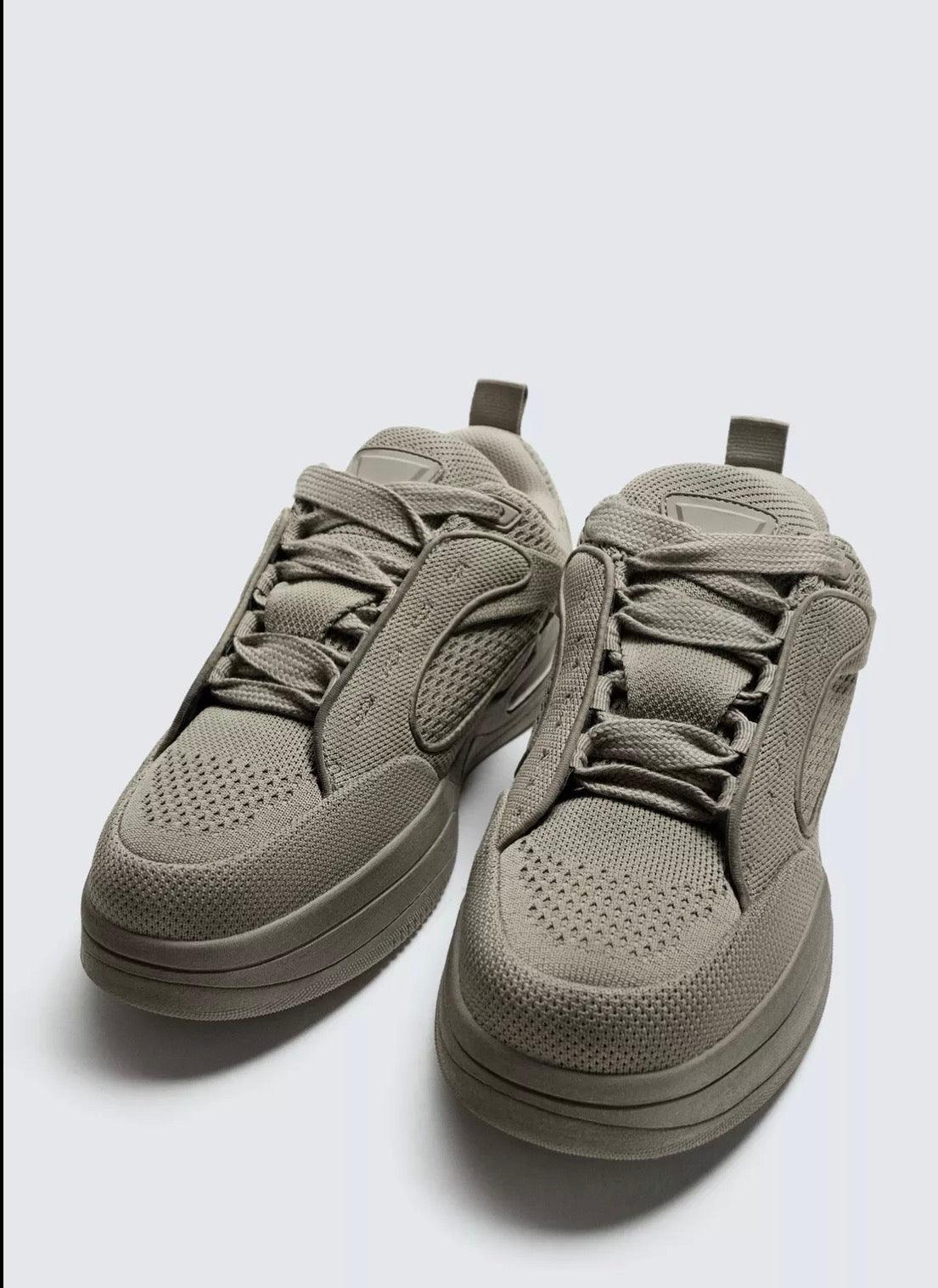 Distressed chunky traniers ( original Zara ) R 0021