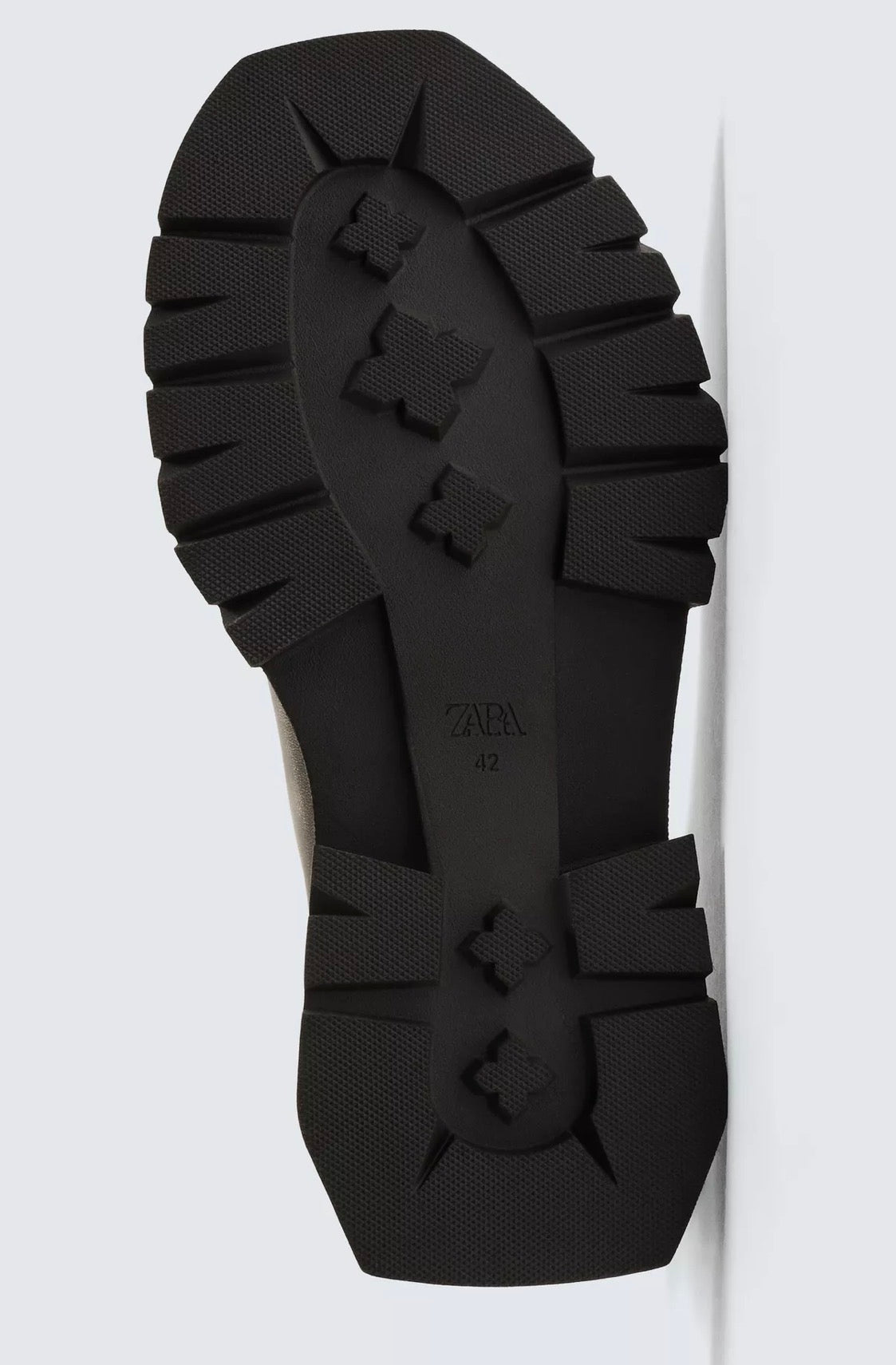 Leather Chelsea boots ( original Zara ) R 024