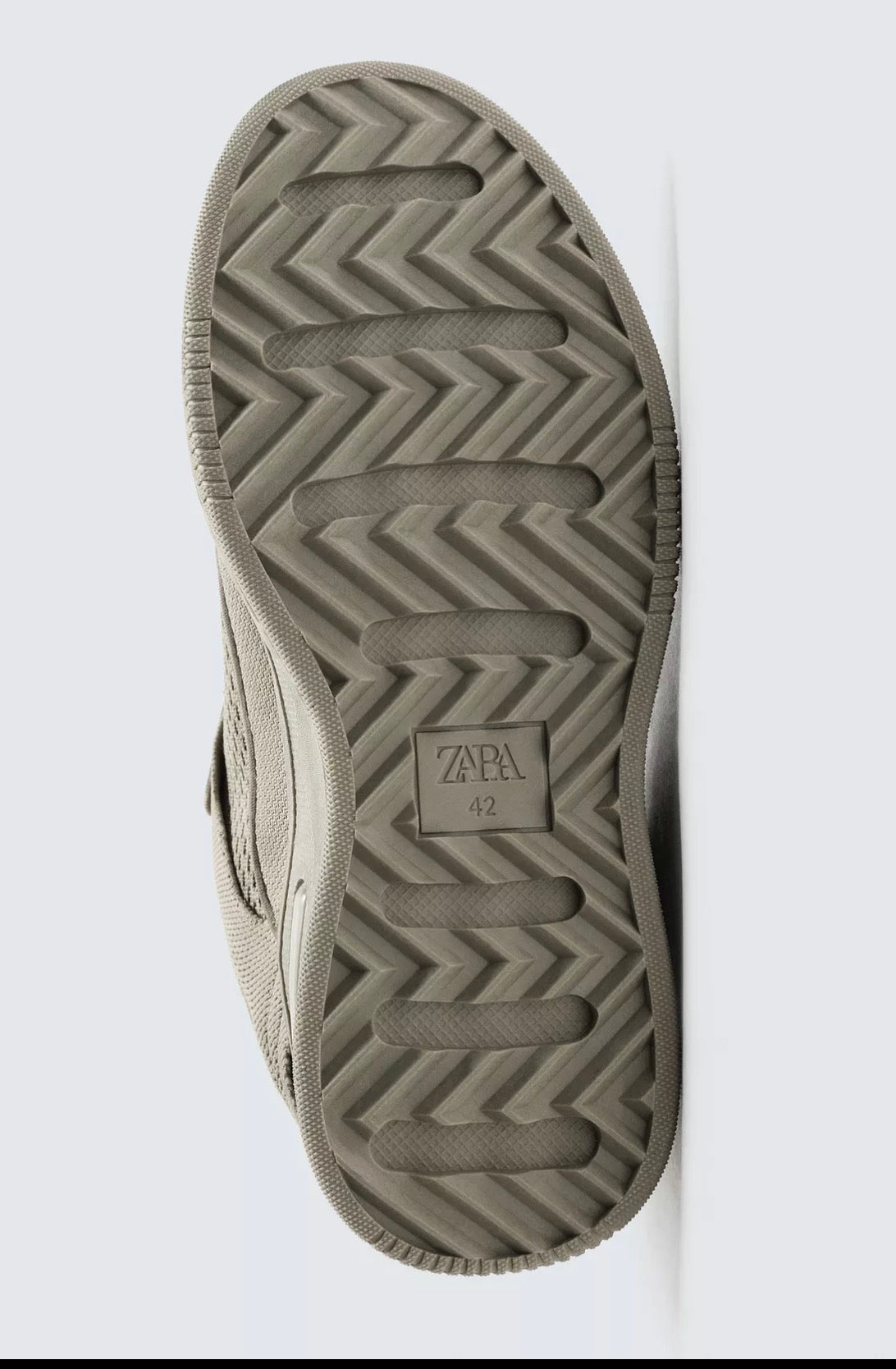 Distressed chunky traniers ( original Zara ) R 0021