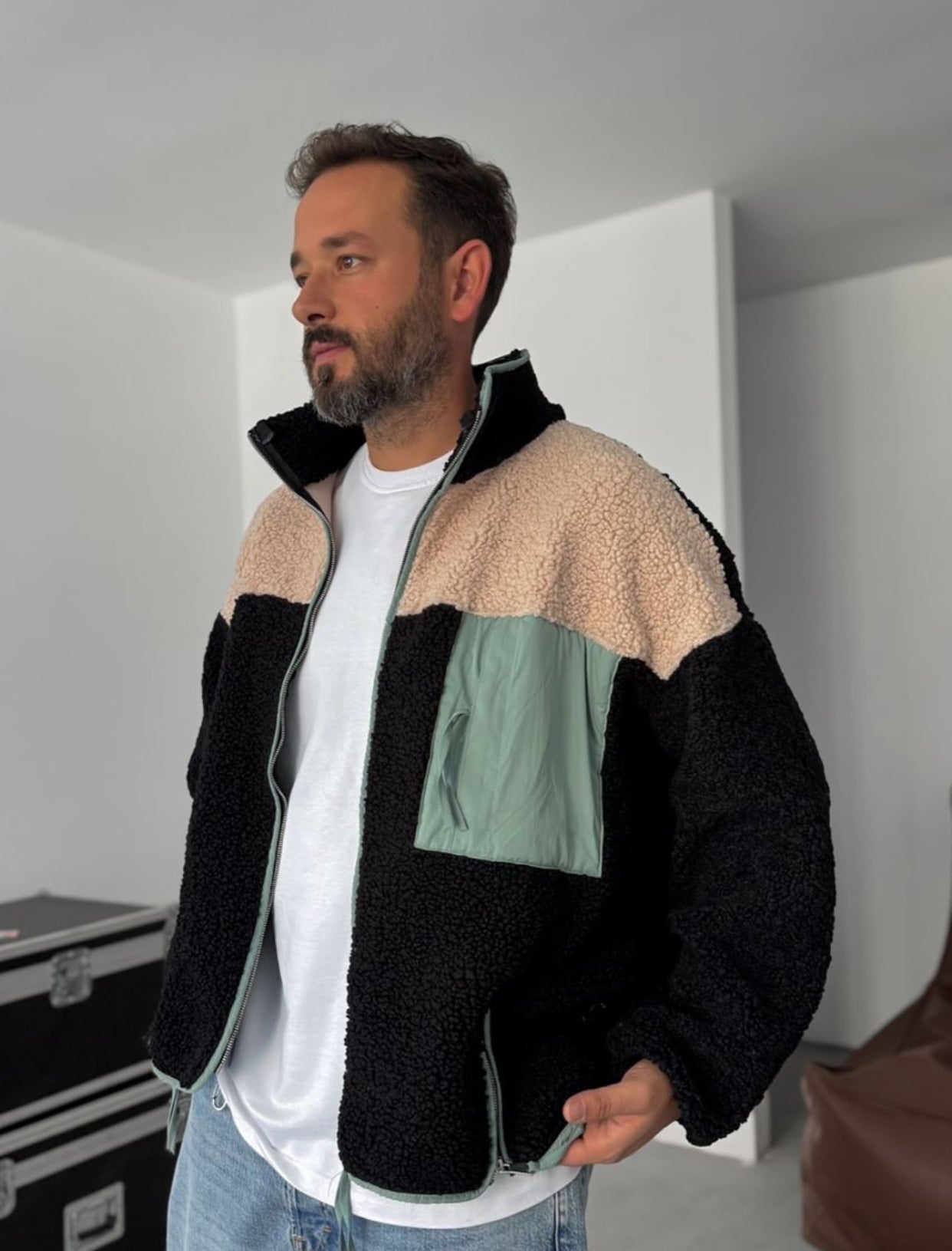 Side pocket zippered jacket - black  0088