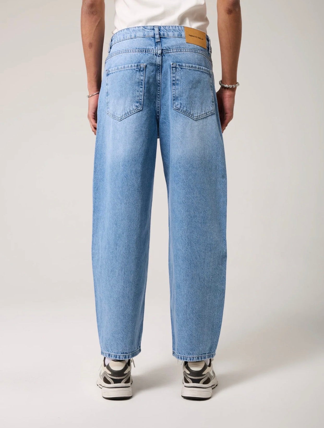 Light Wash Baggy Jeans / 2512- 0172