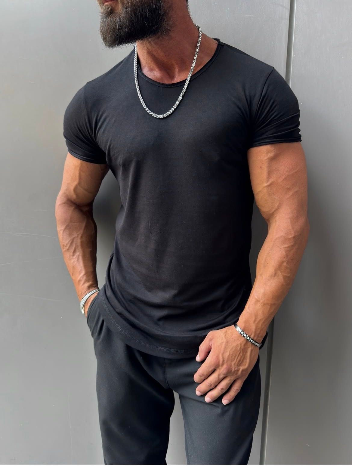 Premium Fitted Crew Neck T-Shirt – black - 0156