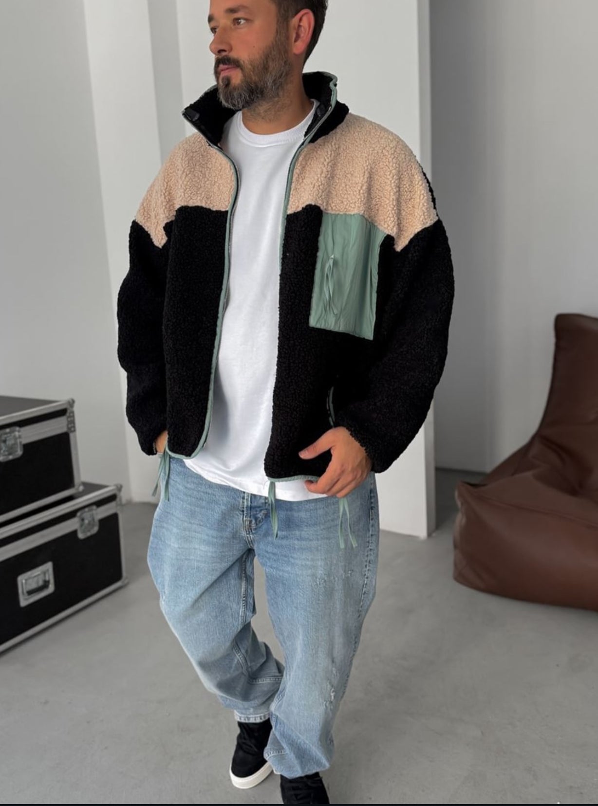 Side pocket zippered jacket - black  0088