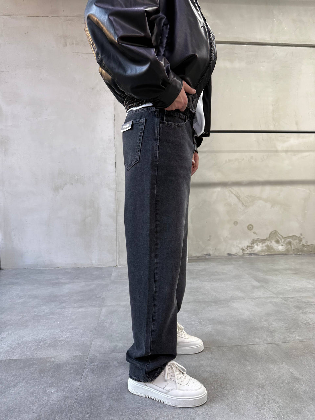 Washed Black Wide-Leg Jeans- 0130