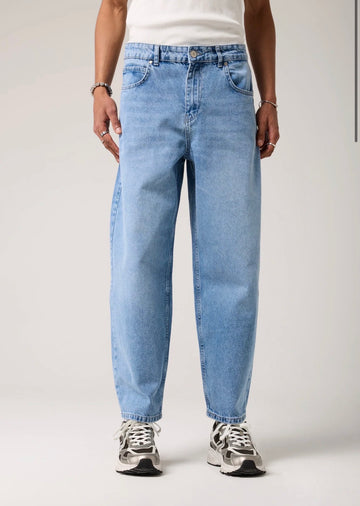 Light Wash Baggy Jeans / 2512- 0172