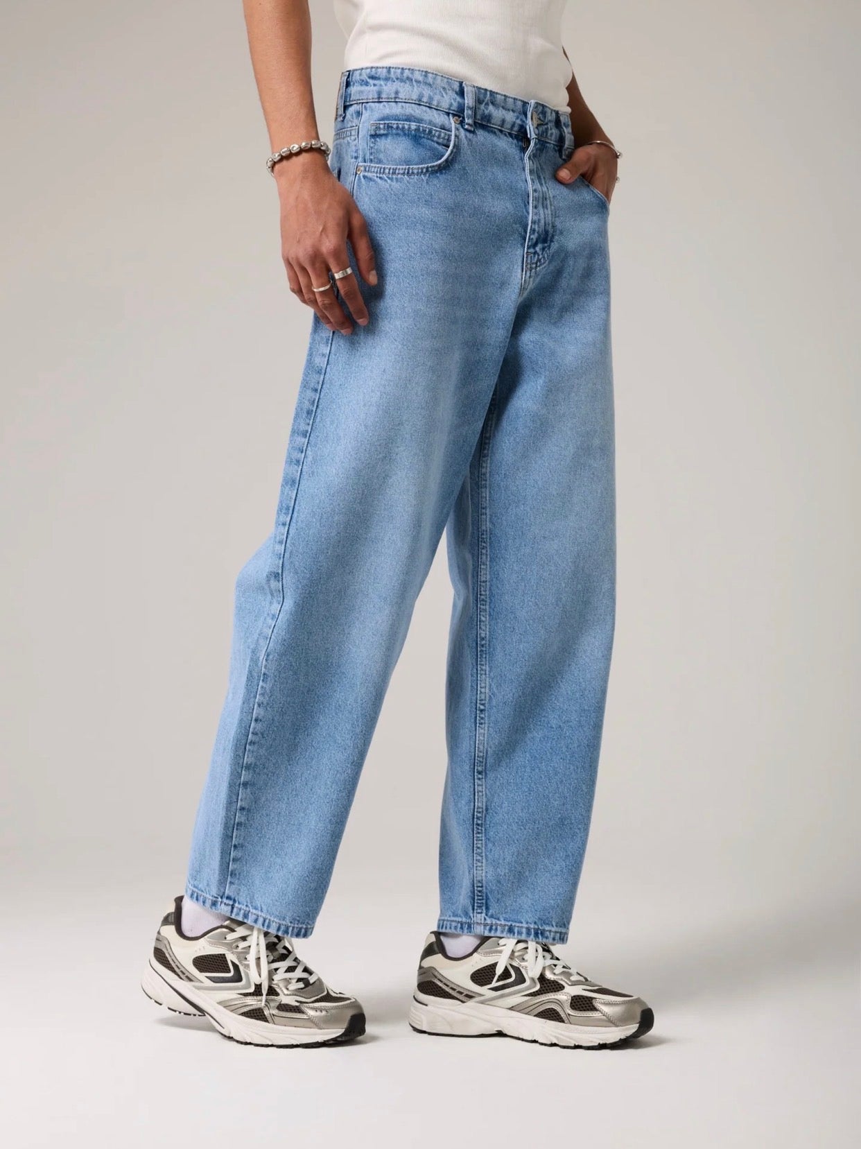Light Wash Baggy Jeans / 2512- 0172