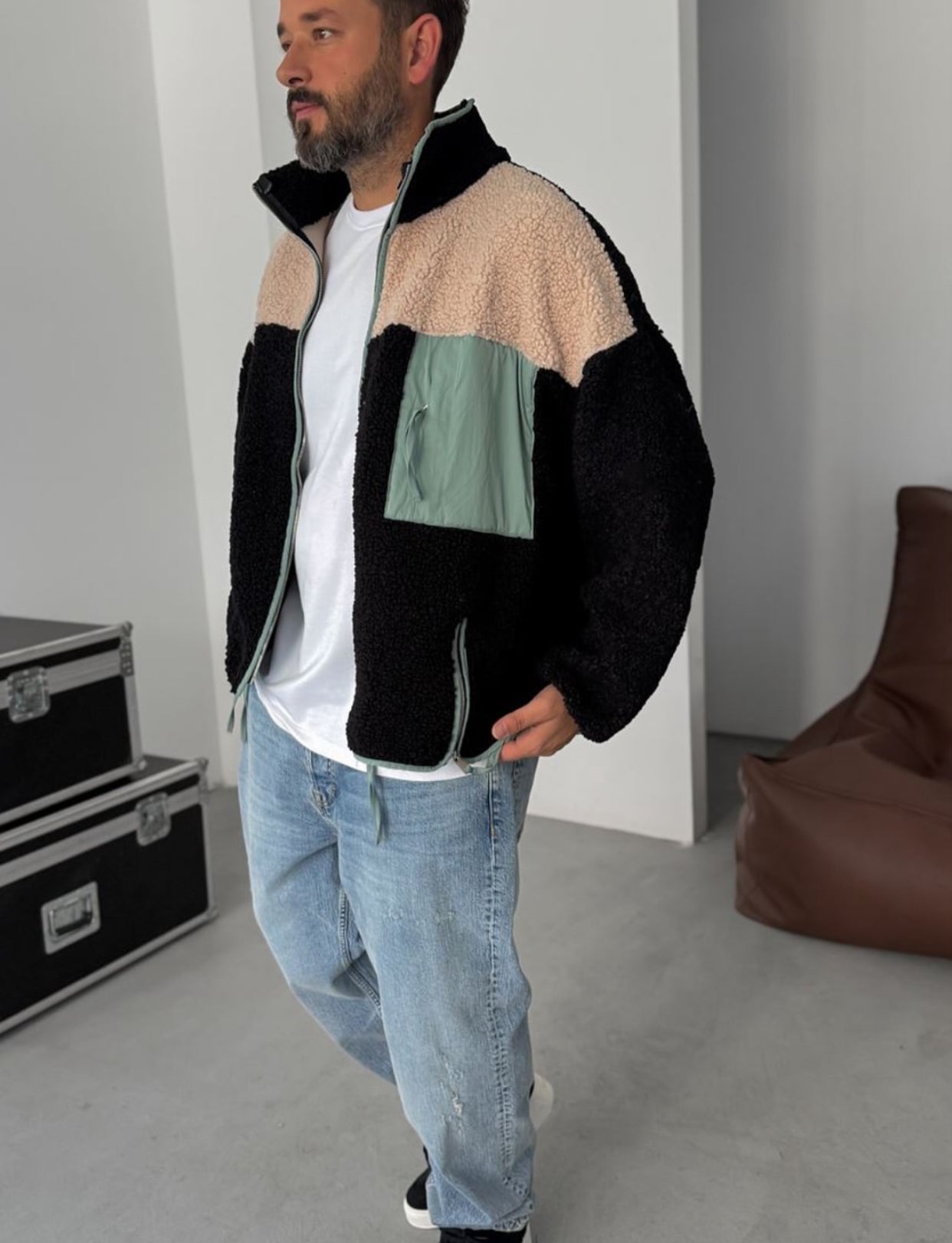 Side pocket zippered jacket - black  0088