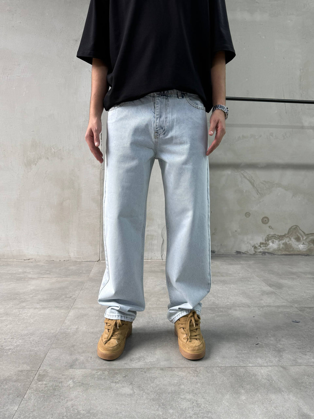 Light Wash Wide-Leg Jeans -0131