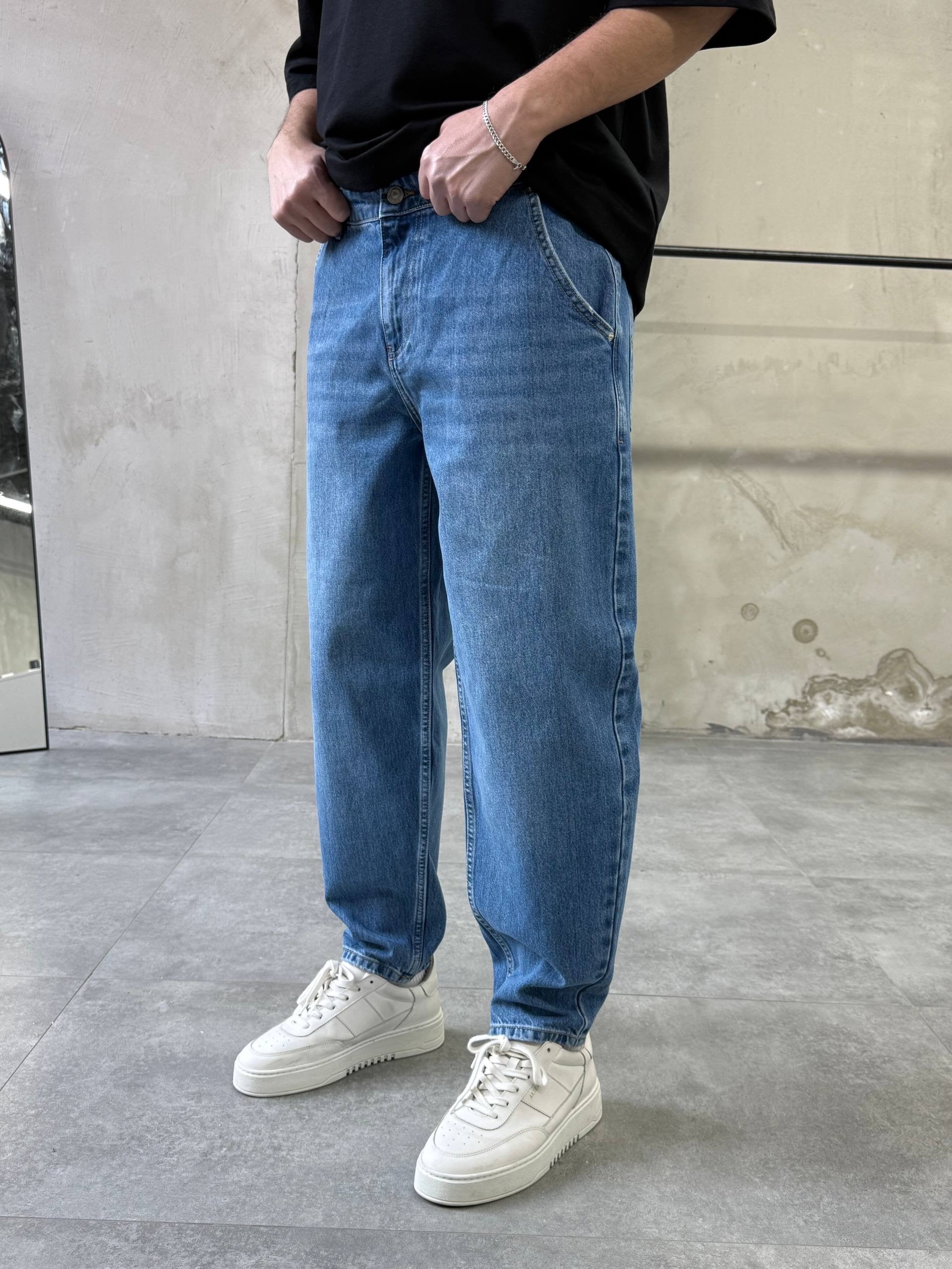 Relaxed Fit Tapered Jeans – Light Blue Wash - mom fit 3286 - k19