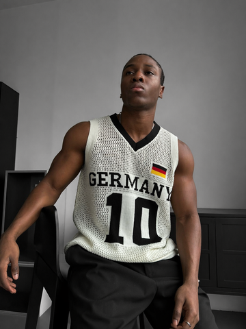 Sleeveless V-Neck / Germany 0205