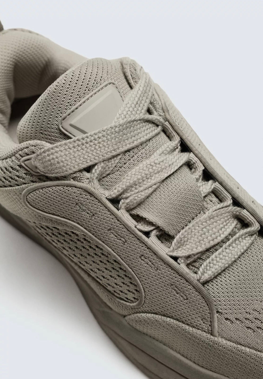 Distressed chunky traniers ( original Zara ) R 0021