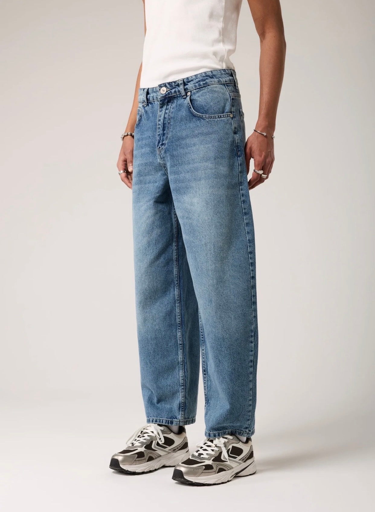 Light Wash Baggy Jeans / 2512- 0167