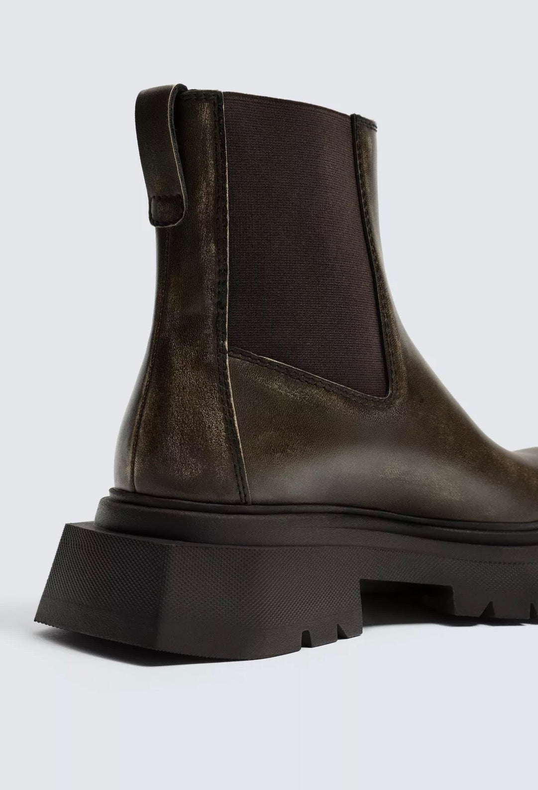 Leather Chelsea boots ( original Zara ) R 024